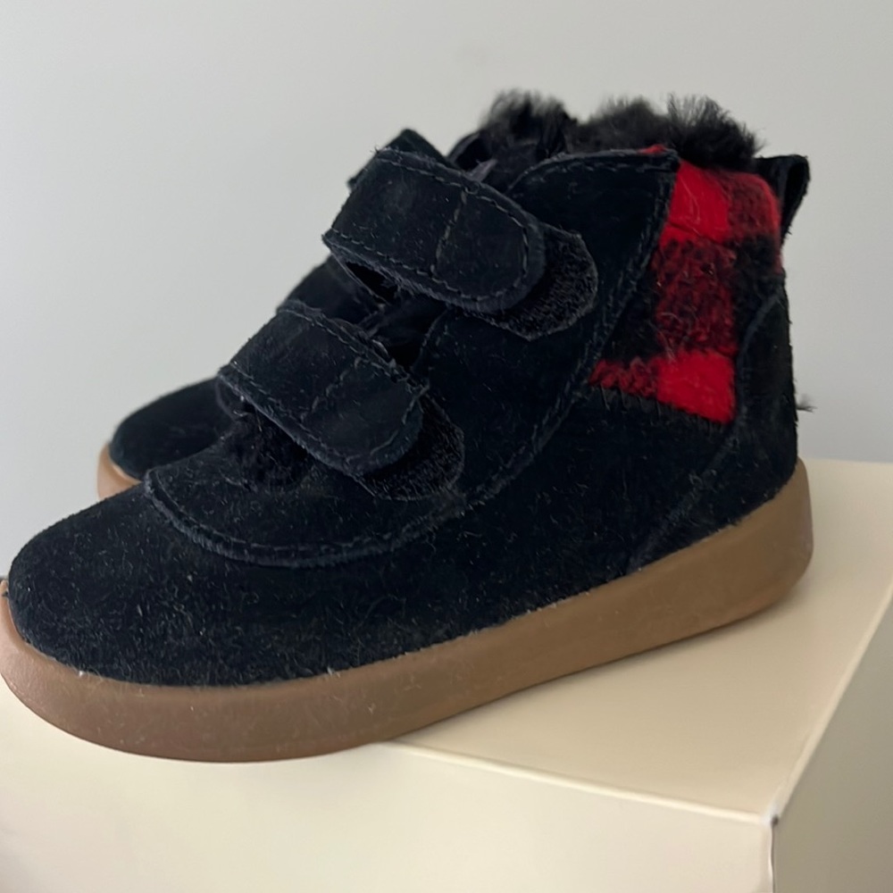 Baby ugg boots size 4/5